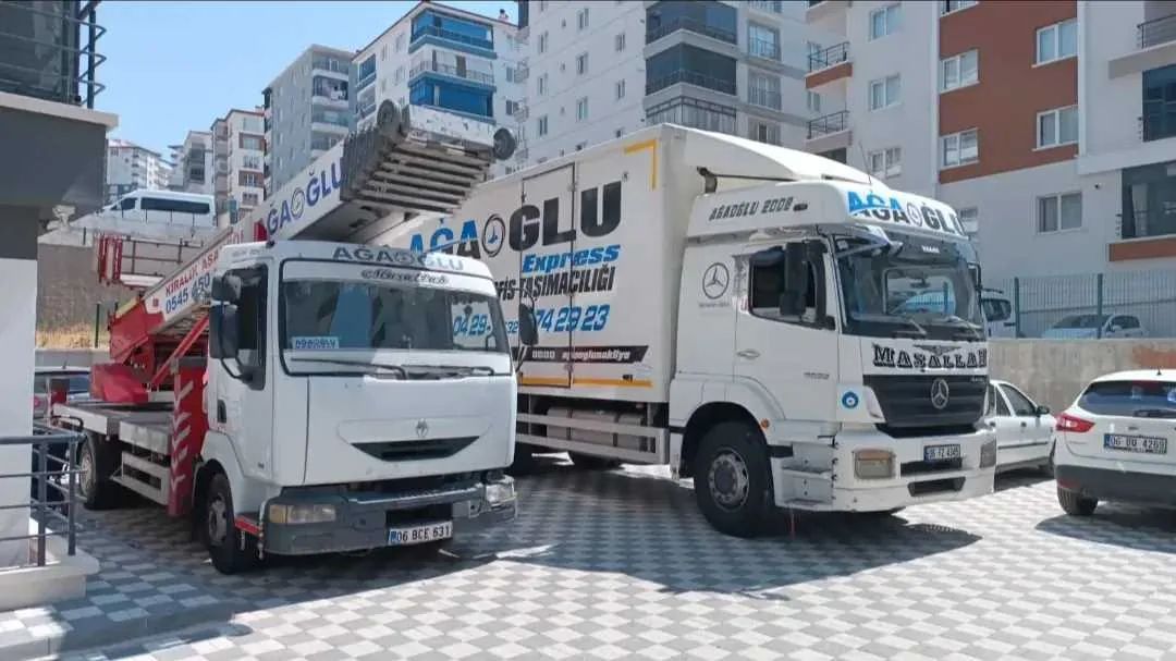 nakliyat kamyonu ve mobil asansör